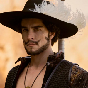 who-plays-mihawk-in-one-piece-live-action--steven-ward-1693564864-view-0.png