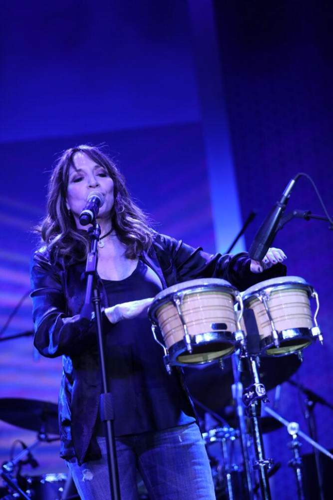 Katey-Sagal-DA8A9525-687x1030.jpg
